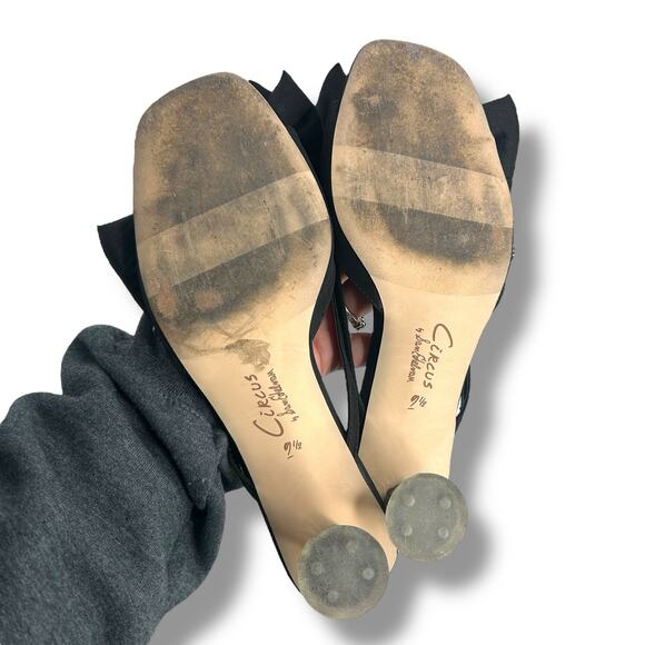 Circus New York Black Heels Size 9.5 Bow Kitten Heel Thong Flip Flop Sandals EUC - Picture 3 of 11